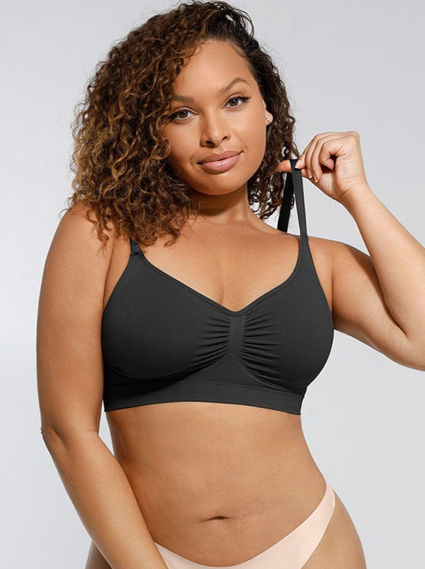 Femme en soutien-gorge noir galbant
