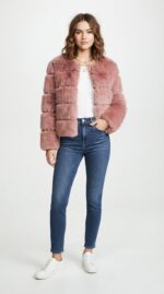 Veste courte en fausse fourrure à étages pour femme - vista 9