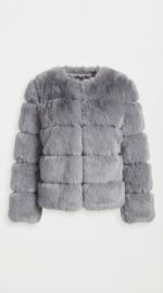Veste courte en fausse fourrure à étages pour femme - vista 15