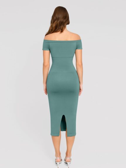 Vue de dos de la robe verte avec fente.