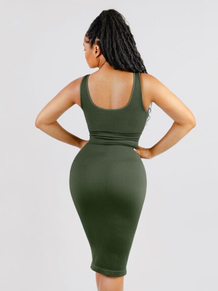Vue de dos de la robe verte midi.