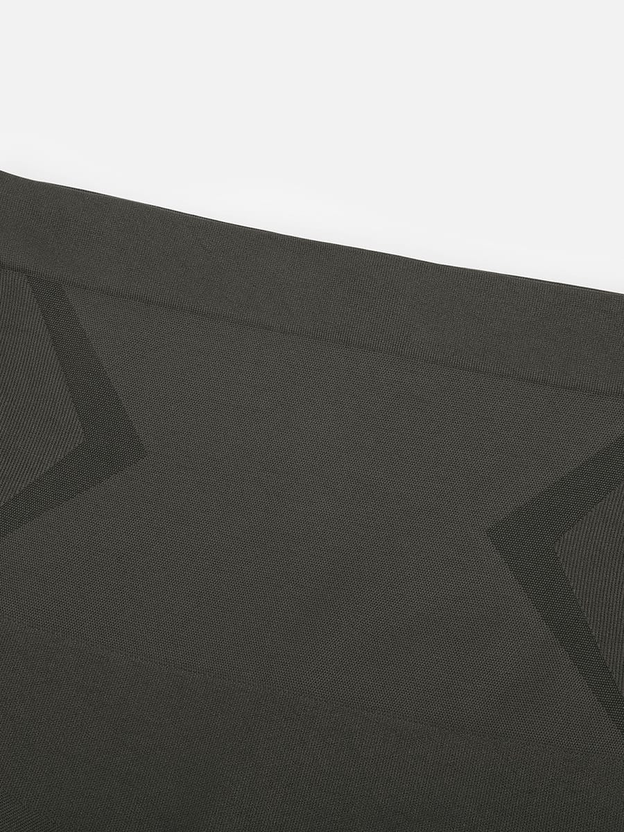 Leggings gainant grande taille sur modèle