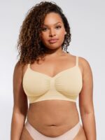 Femme en soutien-gorge peau claire sans coutures.