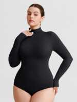 Femme en body noir col montant.