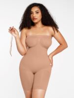 Femme en body beige macaron ventre plat.